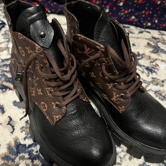 This really cute boot black letter absolutely in great shape - Picture 5 of 7